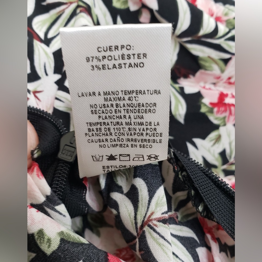 Milk & Honey NWT Chic Floral Cropped Shirt Blouse in Black and Pink Size Large - Picture 8 of 9